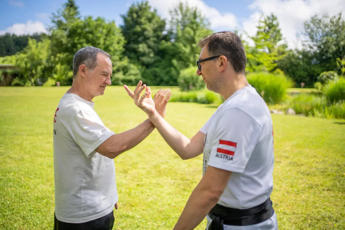 Gemeinsames Üben. Einladende und konzentrierte Atmosphäre für den Einstieg in den Probemonat.